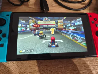 Nintendo Switch V2 + Accessori