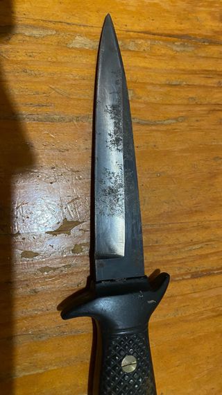 Herramienta de camping con brújula