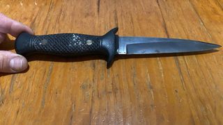 Herramienta de camping con brújula