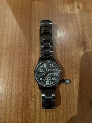 Reloj Aldo con detalles brillantes