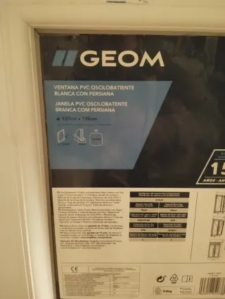 Ventana PVC Oscilobatiente Persiana Blanca