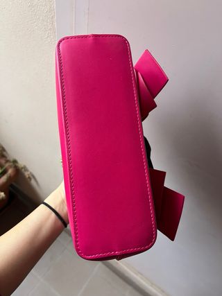 Borsa Pinko fucsia con fiocco e catena oro