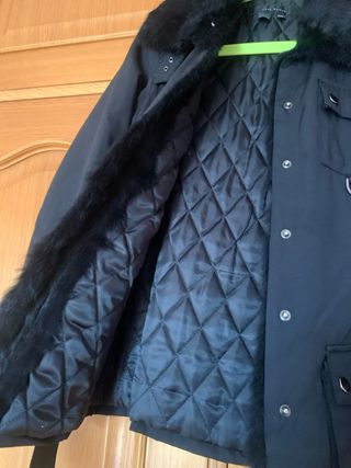 Chaqueta, cazadora ZARA con piel conejo negra