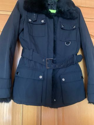 Chaqueta, cazadora ZARA con piel conejo negra