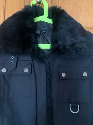 Chaqueta, cazadora ZARA con piel conejo negra