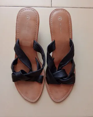 Sandalias de piel marca talla 40