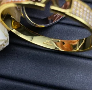 Pulsera Valentino Dorada con Cristales