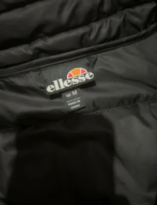 Chaqueta acolchada Ellesse negra y gris