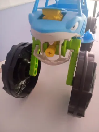 Coche Go Jit Zu Tiburón