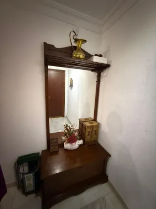 Mueble recibidor madera con espejo y baúl