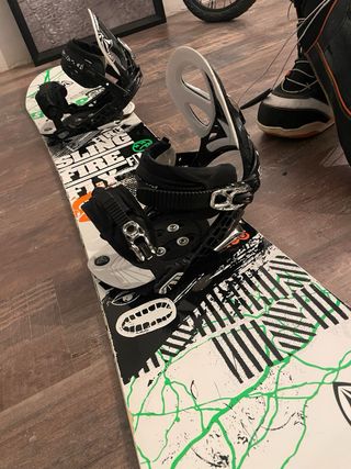 Tabla, fijaciones y botas snowboard