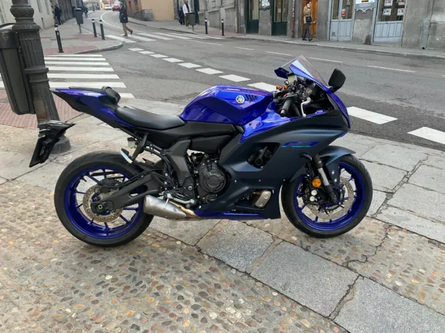Yamaha R7 2023
