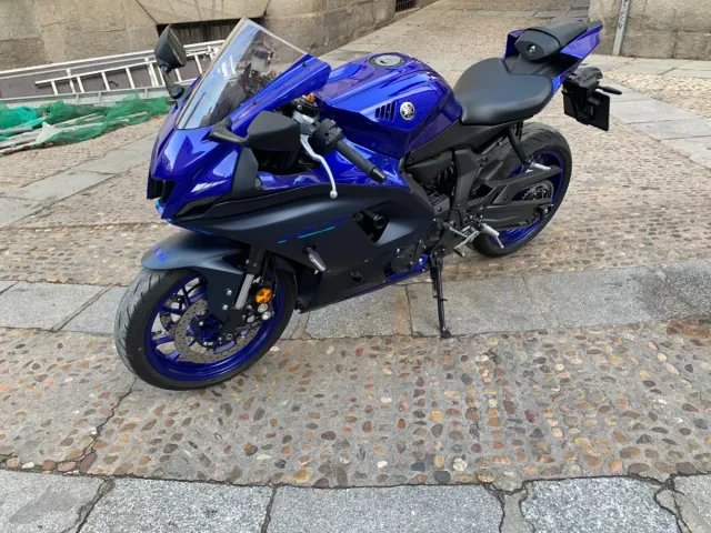 Yamaha R7 2023