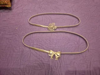 Cinturón elástico plateado con adornos