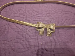 Cinturón elástico plateado con adornos