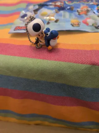 Llavero colgante figura (Toad azul y Yoshi)