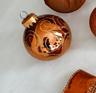 Sfera natalizia vetro bronzo con riccioli oro