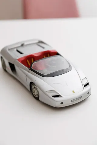 Maqueta Ferrari Mythos 1/18 Guitoy