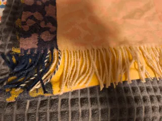 Pañuelo estampado rosa y amarillo