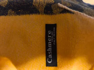 Pañuelo estampado rosa y amarillo