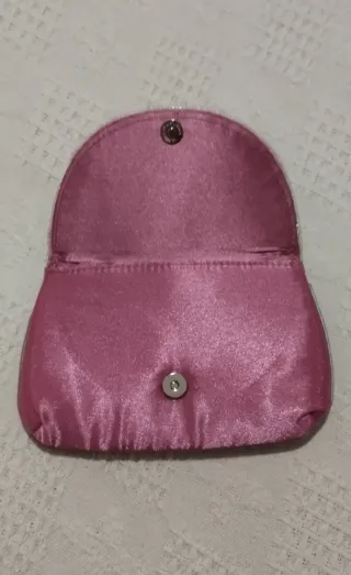 Cartera de satén rosa con lentejuelas