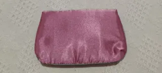 Cartera de satén rosa con lentejuelas