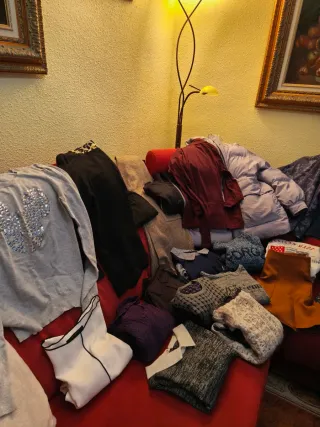 Lote 32 prendas + abrigo + Rebeca