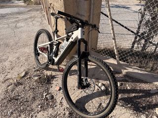 Berria Mako Hybrid HP ebike 500 km – como nueva