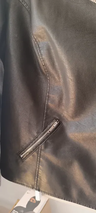 Chaqueta efecto piel negra Kiabi