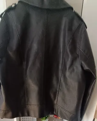 Chaqueta efecto piel negra Kiabi