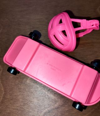 Skateboard e Casco Barbie & Ginger 1997