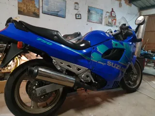 Suzuki GSX 750
