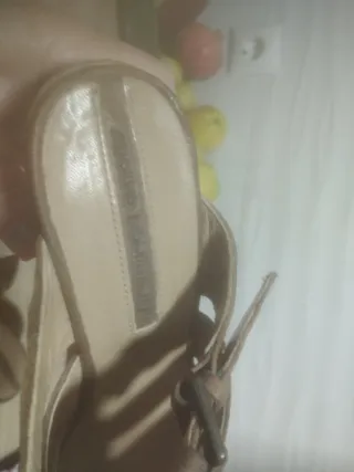 Zuecos Adolfo Dominguez Marrones