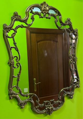 Espejo de pared bronce con marco ornamentado
