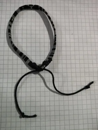 Braccialetto in stoffa bianco e nero