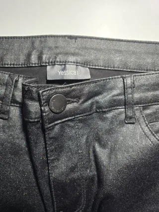 Pantalones efecto piel brillantes