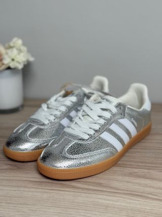 Zapatillas plateadas