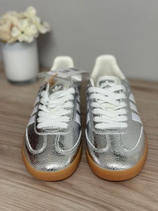 Zapatillas plateadas