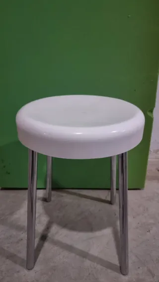 Lote de banquitos o taburetes Son muy prácticos.