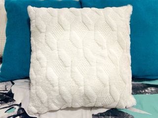 Set 2 Cojines blancos Decorativos  con Relleno