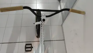 Bicicleta BMX Eastern Blanca