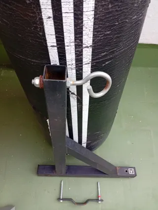 Saco de boxeo Adidas más aplique pared.