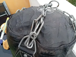 Saco de boxeo Adidas más aplique pared.