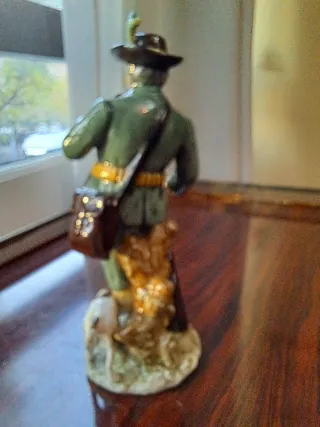 Figura de cazador con perro