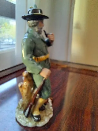 Figura de cazador con perro