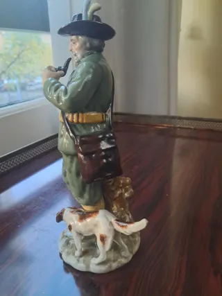 Figura de cazador con perro