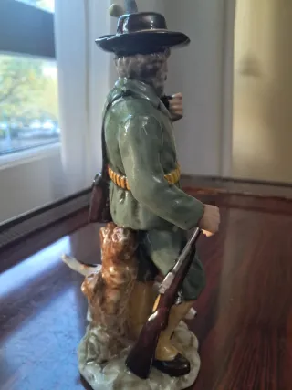 Figura de cazador con perro