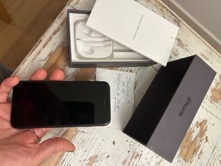 4 iPhone in lotto: 5S, 6S, 8, SE (64GB)