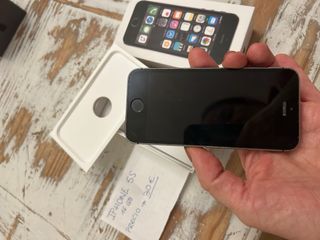 Lote 2 iPhones: 5S, SE (64GB)