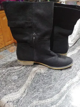 Botas negras cómodas con hebilla piel ante